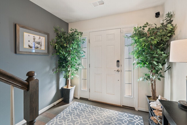 Building Photo - 8292 Heritage Crossing Ct
