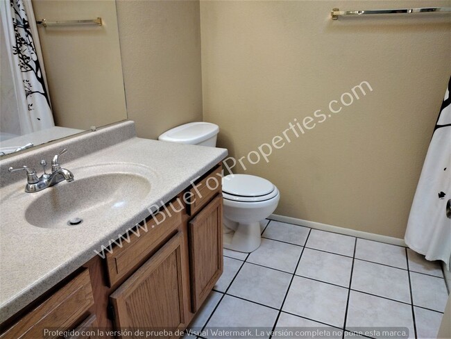 Building Photo - Centrally Located 2 bedroom, 2 bathroom