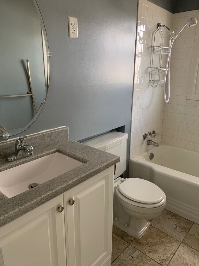 Building Photo - Wonderful 4 Bedroom 2 Bathroom Home in Eastridge!