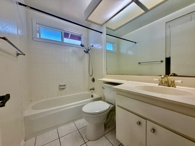 Building Photo - 821 St Lucia Ct