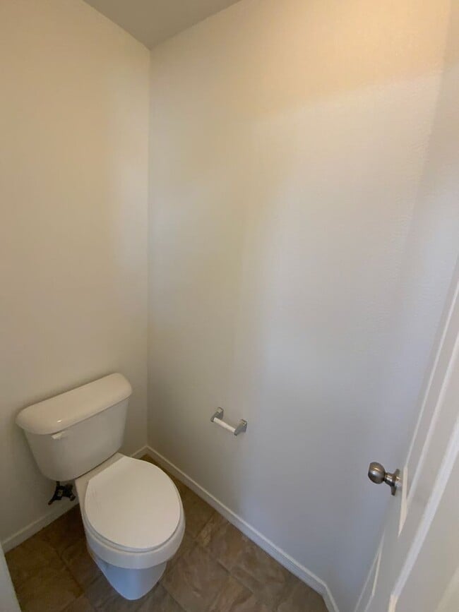 Building Photo - 3 Bedroom Single Story Home Available Near...