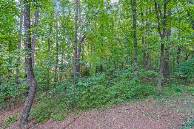 Building Photo - 317 E Claiborne Ct