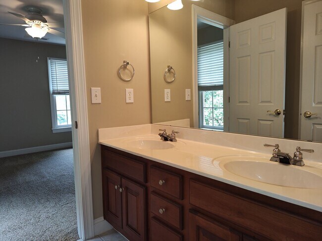 Building Photo - Georgeous home located in the  Shannamara Golf Club Community in Matthews!