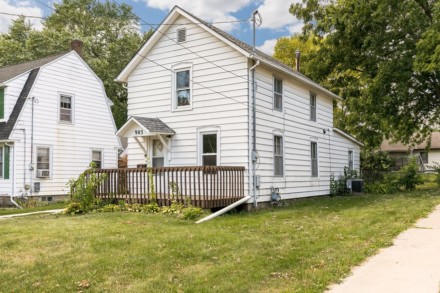 Building Photo - 903 Hudson Ave