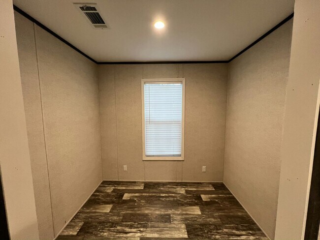 Building Photo - 126 Southland Ct