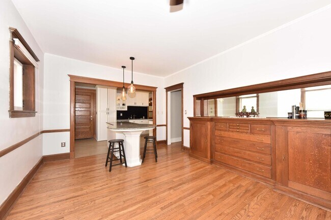 Building Photo - 1714 E Kane Pl