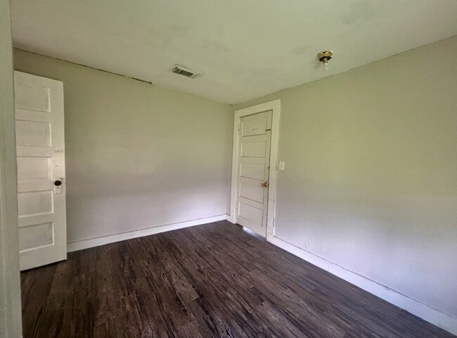 Building Photo - 701 N Hackberry St
