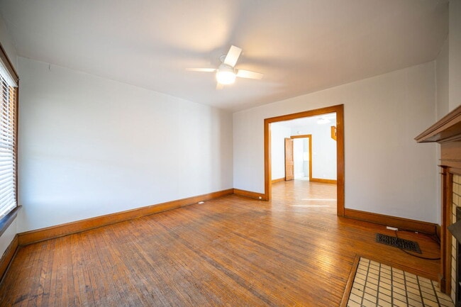 Building Photo - 828 Dennison Ave