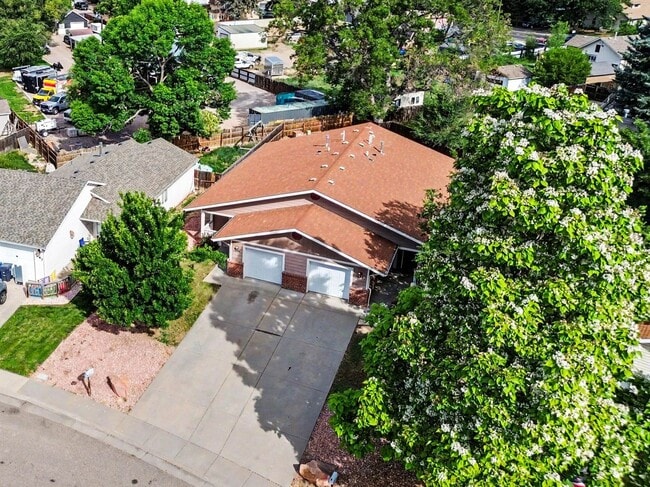 Building Photo - 1205 Raven Pl