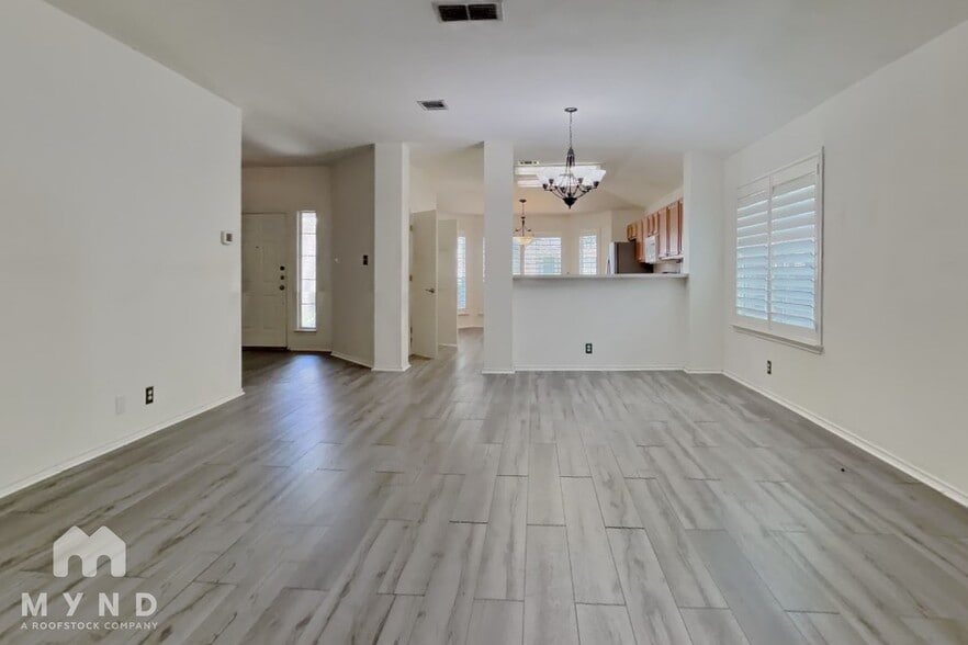 Building Photo - 4611 Echo Lake Dr