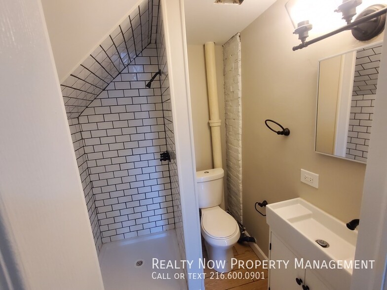 Building Photo - 1333 W 61st St