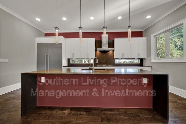 Building Photo - 2011 Sharon Ave