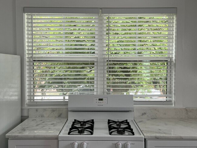 Building Photo - 1BR One Block from Piedmont Park! ~ Renovated!