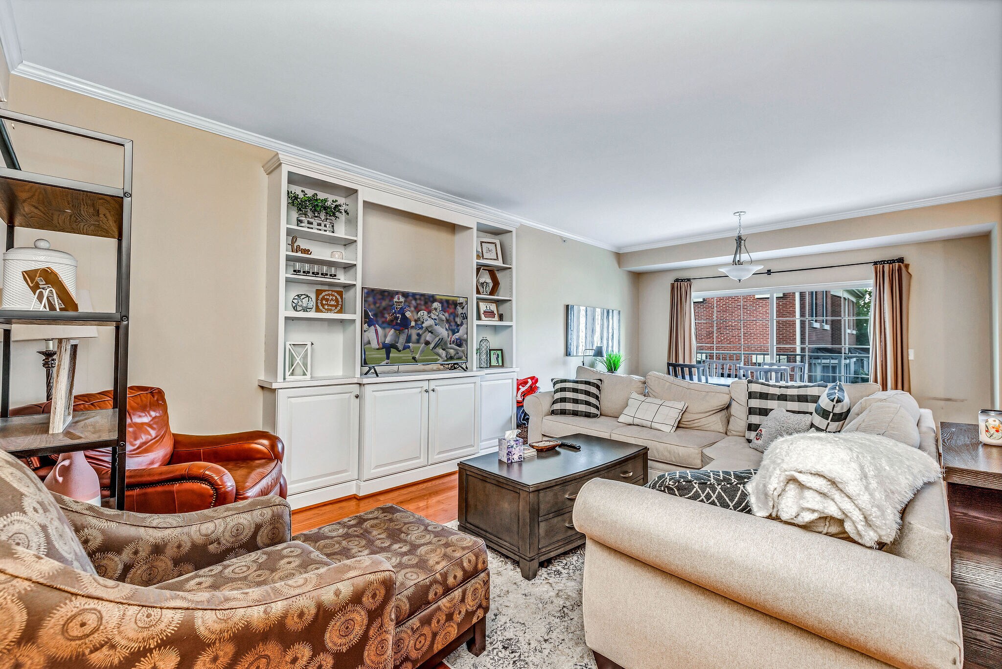 Living Room - 3316 Wasson Rd
