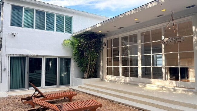 Building Photo - 2301 S Miami Ave