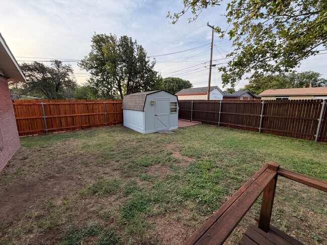 Building Photo - 5003 Hall Ave