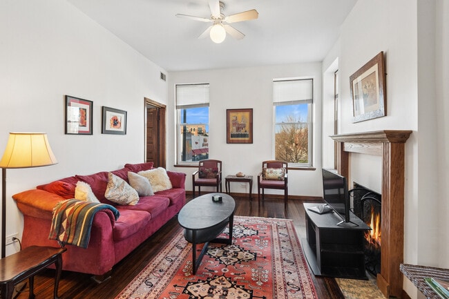 Building Photo - 4057 N Damen Ave