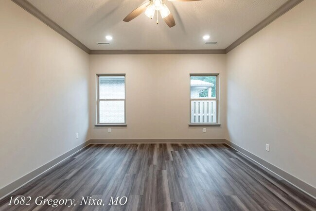 Building Photo - 1682 N Gregory Dr