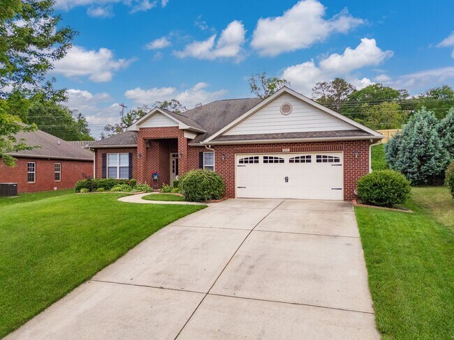 Building Photo - LUXURY RENTAL: Exquisite 4 BR, 2 BA, 2 Car...