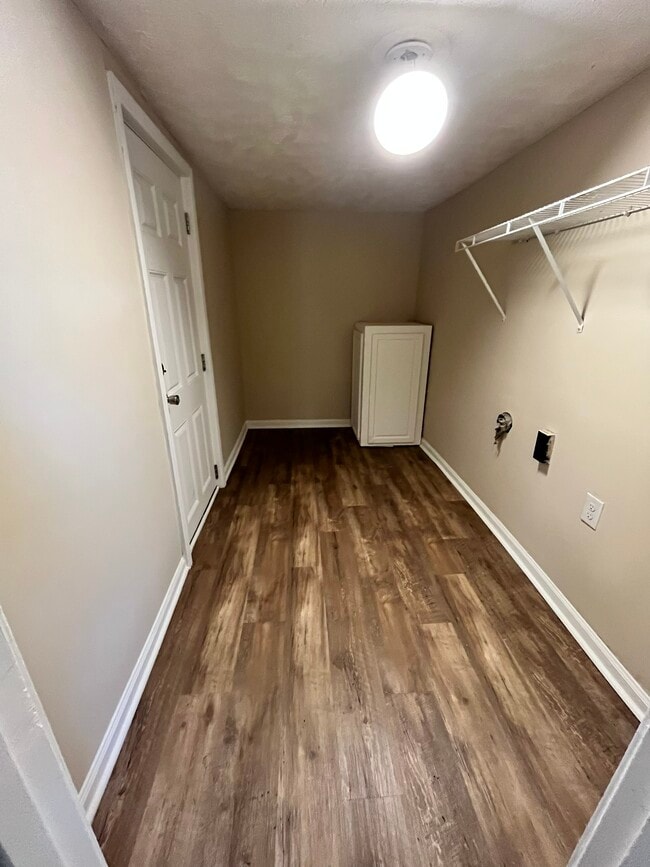 Building Photo - 410 SW Atlantic St