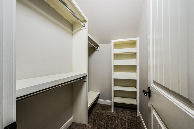 Building Photo - 730 Bennington Park Dr