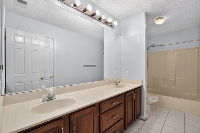 Building Photo - 16801 Old Field Ln