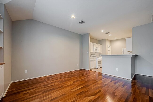 Building Photo - 804 Nicholson St