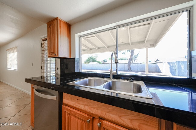 Building Photo - 3015 W Bluefield Ave