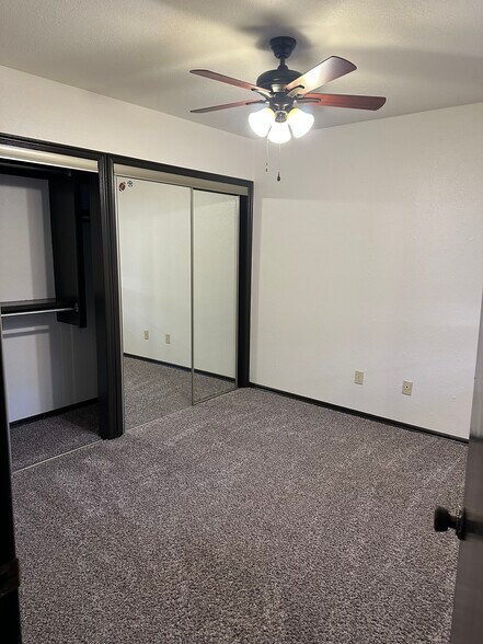 Building Photo - 9137 Knottingham