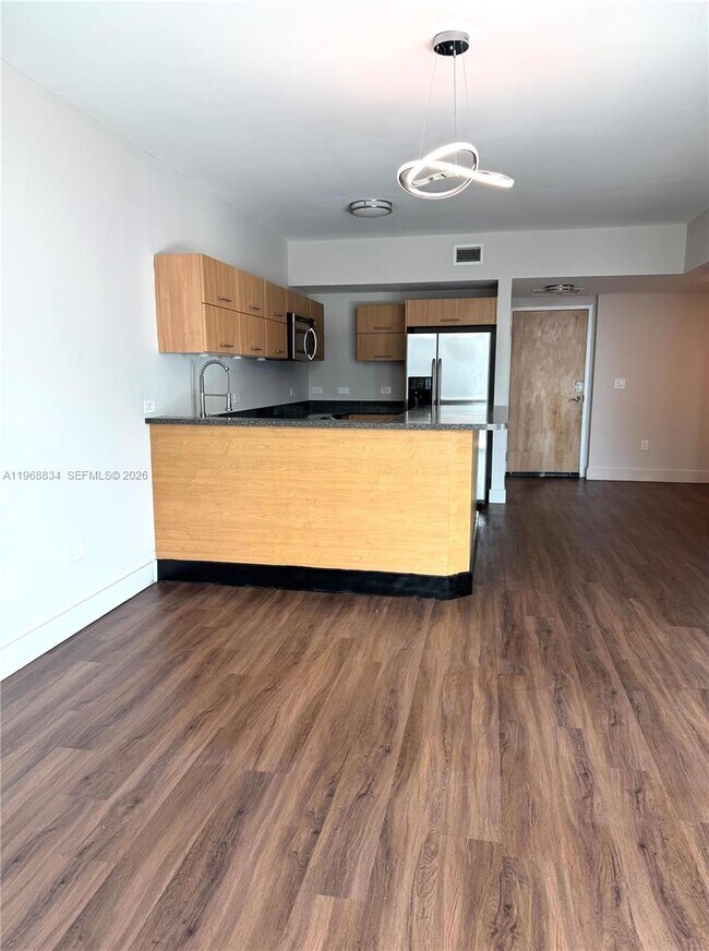 Building Photo - 350 S Miami Ave