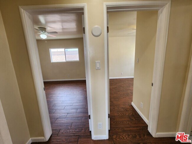 Building Photo - 1533 W 80th St