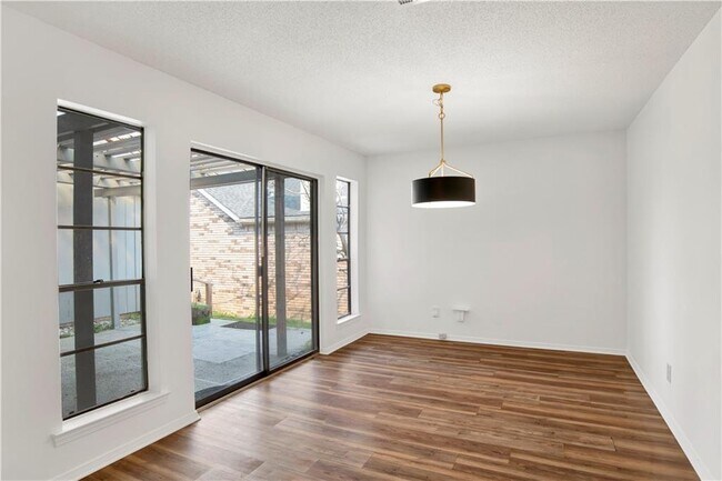 Building Photo - 6071 Highland Cir N