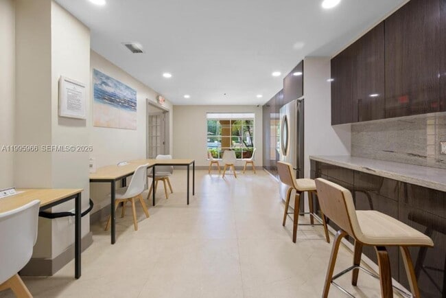 Building Photo - 19801 E Country Club Dr