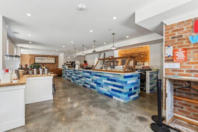 Building Photo - 1641 R St NW