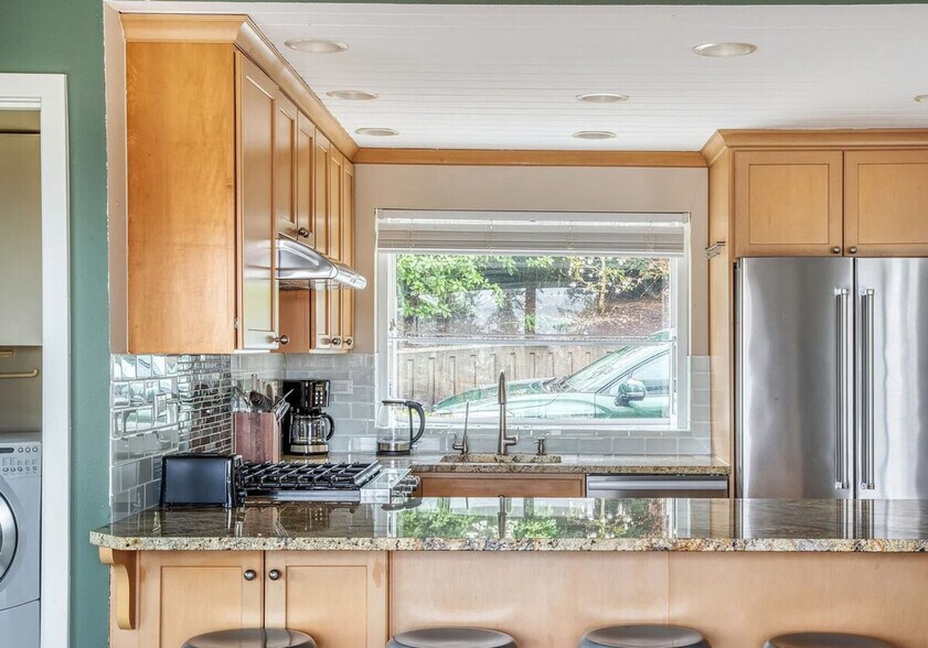 Building Photo - 16901 SE 25th St