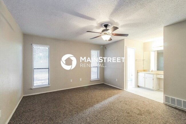 Building Photo - 3 Bedroom Pet-Friendly Home in WATAUGA, TX with Main Street Renewal