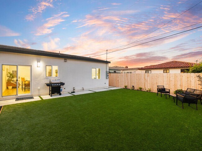 Building Photo - 436 Date Ave