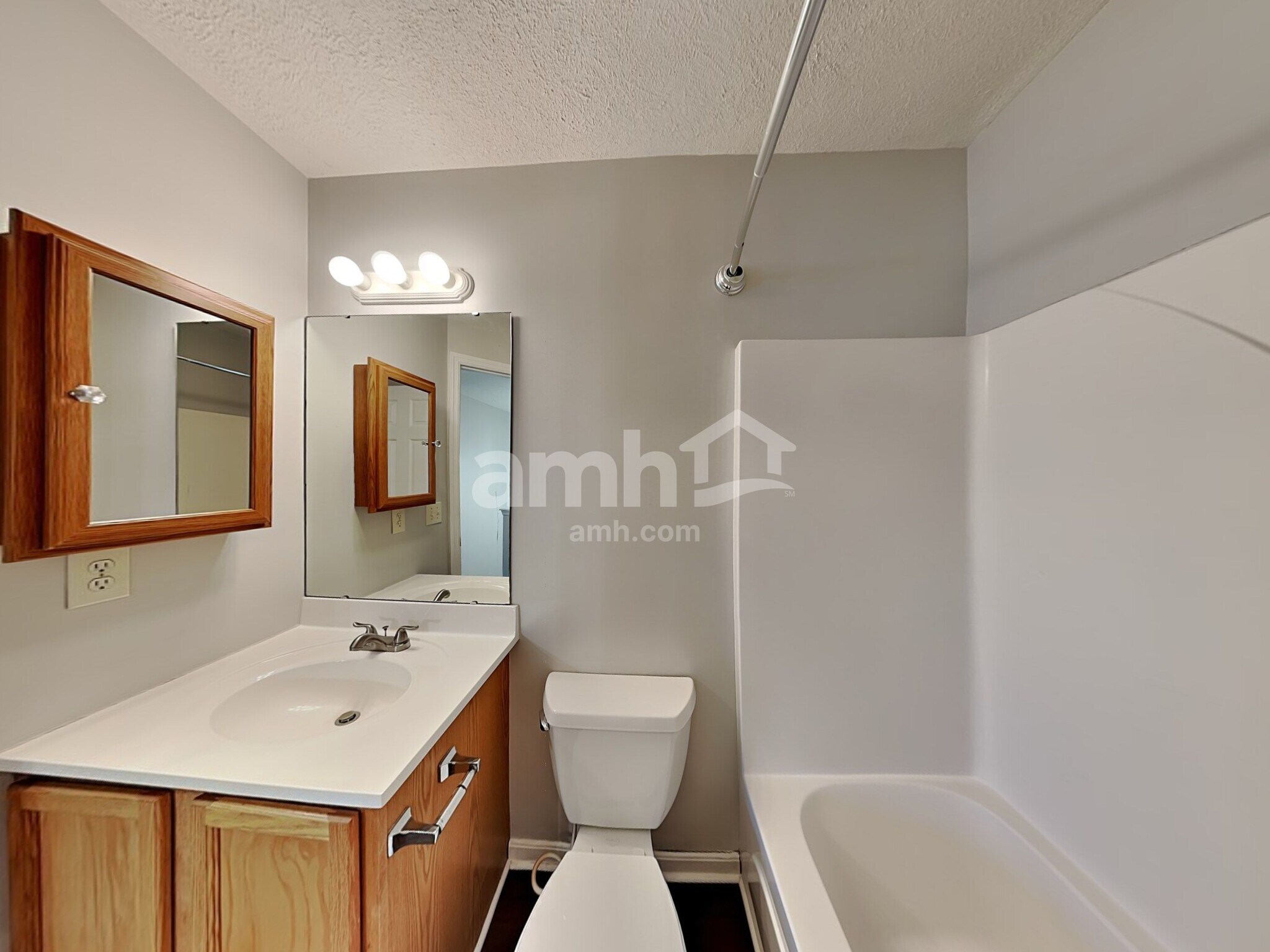 Building Photo - 637 Ellen Dr
