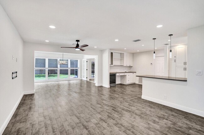 Building Photo - 618 Lindell Blvd