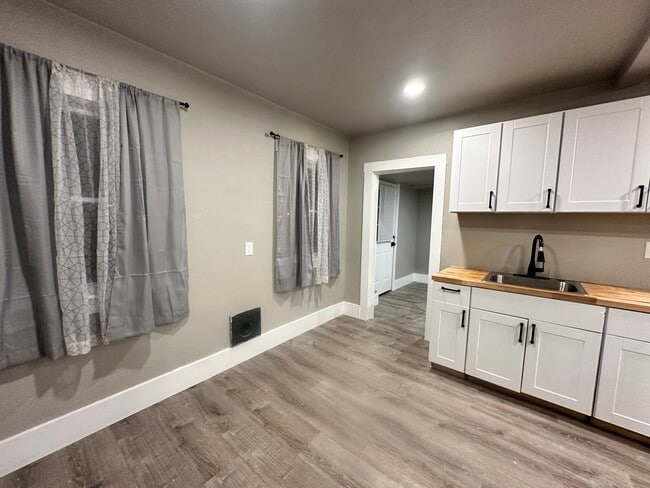 Building Photo - 320 Grant St