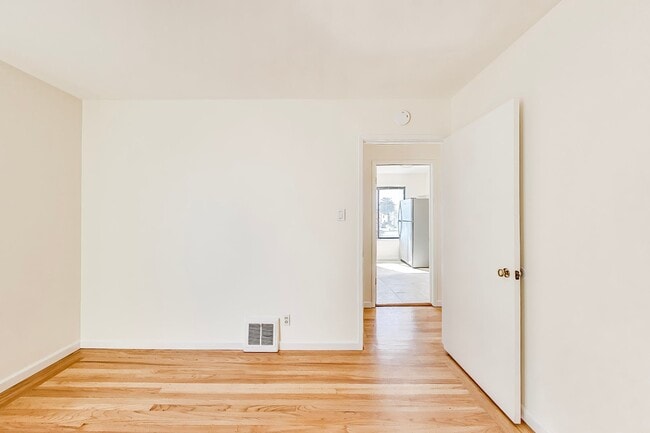 Building Photo - Top-Floor 2BD/1BA Near Ocean Beach & Golden Gate Park