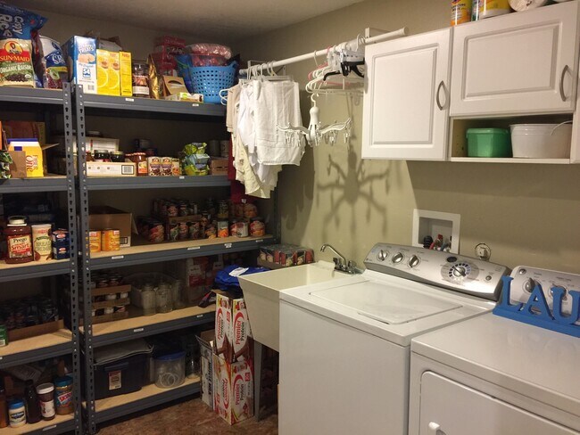 Building Photo - Large Family Lehi Home available now!