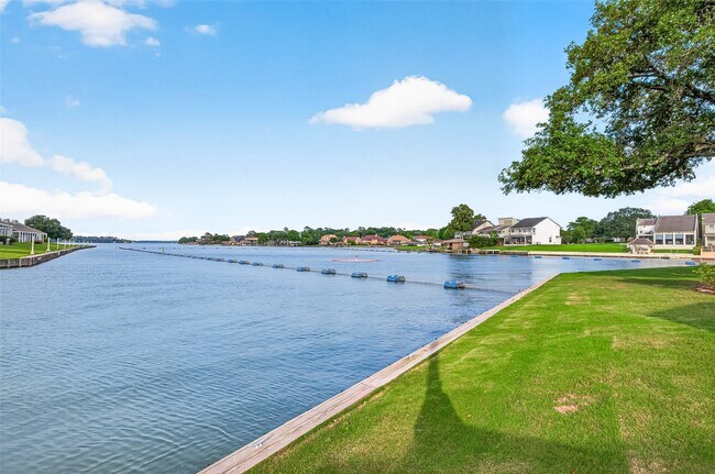 Building Photo - 168 April Point Dr S