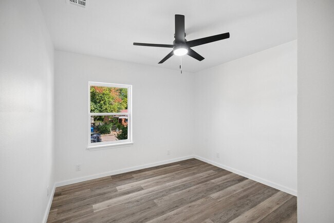 Building Photo - 4672 N Troost Ave