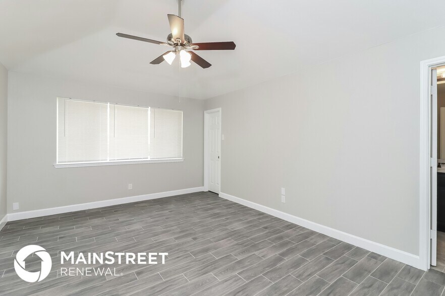 Building Photo - 4003 Bradley Ln