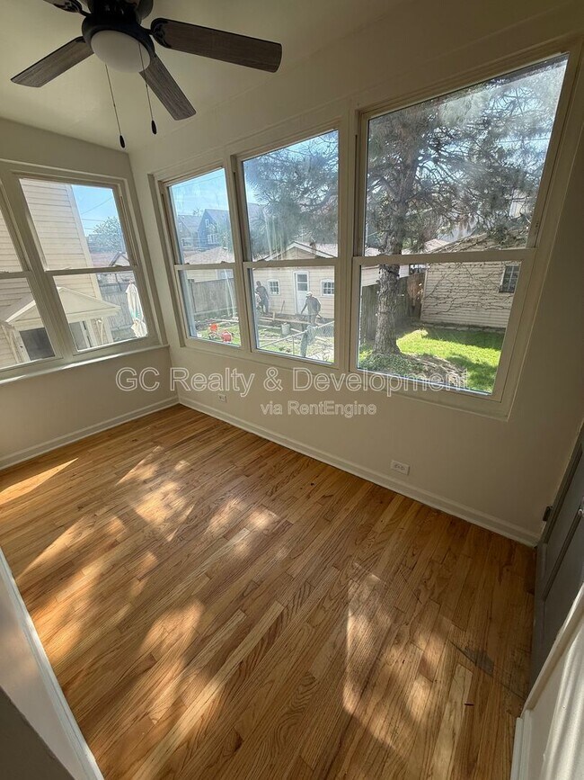 Building Photo - 2926 N Avers Ave