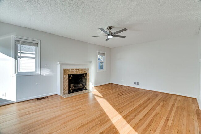 Building Photo - 1937 NE Dekum St