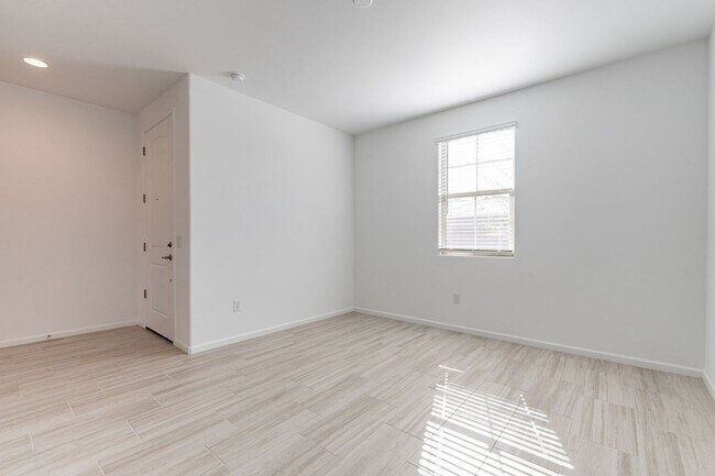 Building Photo - Pending/ Rented - New Mattamy Home!