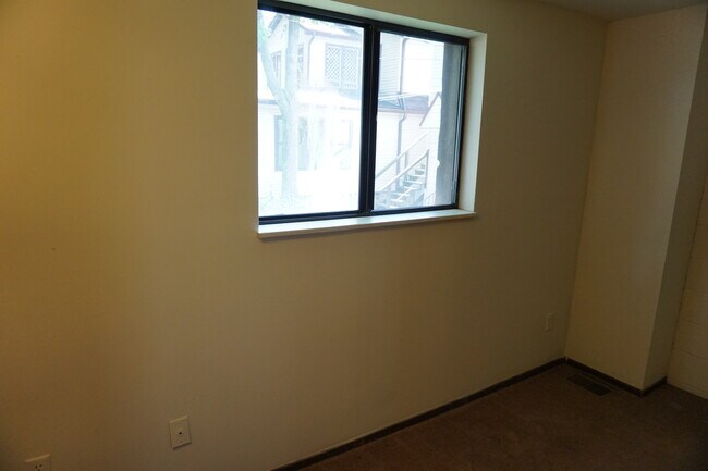 Building Photo - 64 W Northwood Ave