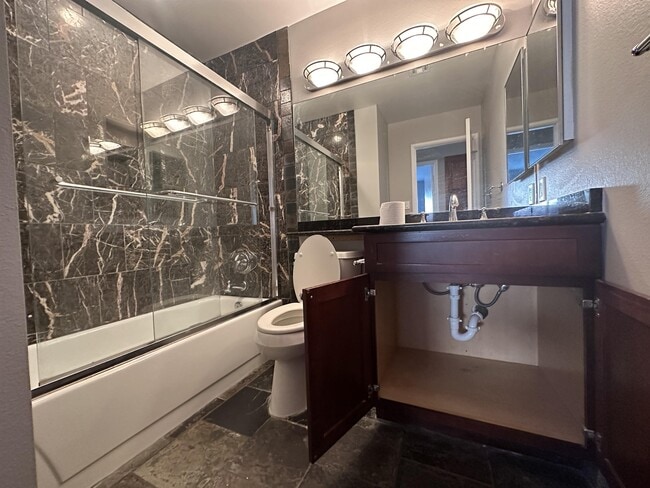 Building Photo - 8745 Isola Dr